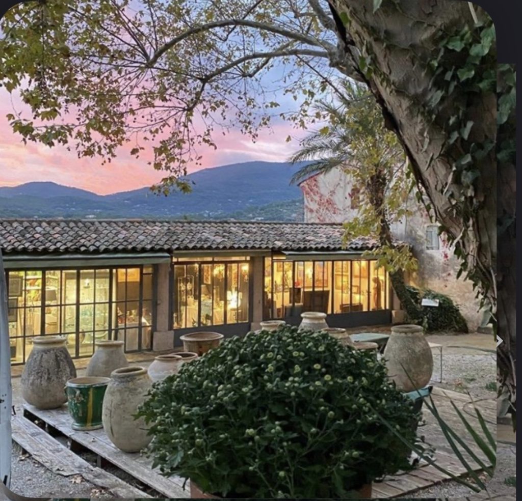 Village d'été Art Antiquités brocante Fayence Var