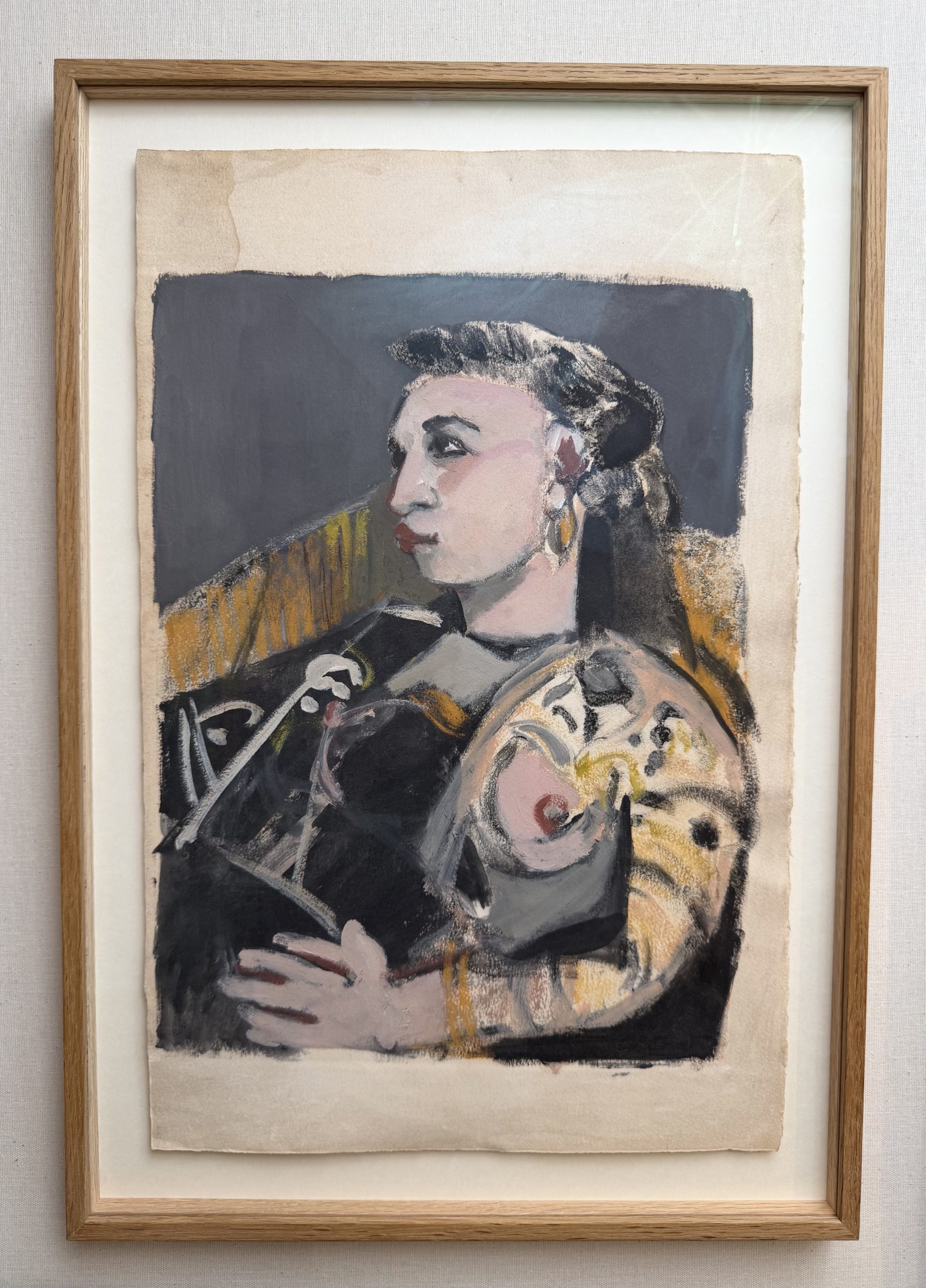 stephane.herbelin.femme.de.profil Découvrez le Portrait Femme de profil de Stéphane Herbelin, une huile sur papier où la figure féminine s’impose avec force et poésie dans une palette de noirs, d’ocres et de roses.